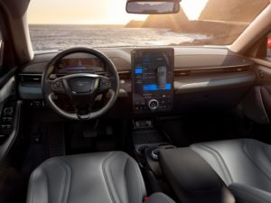 Ford Mustang Mach-E interior en cuero