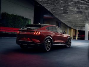 Ford Mustang Mach-E lateral trasera