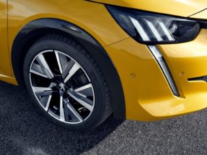 Peugeot 208 2019 guardabarros lateral