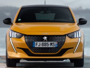Peugeot 208 2020 amarillo frontal