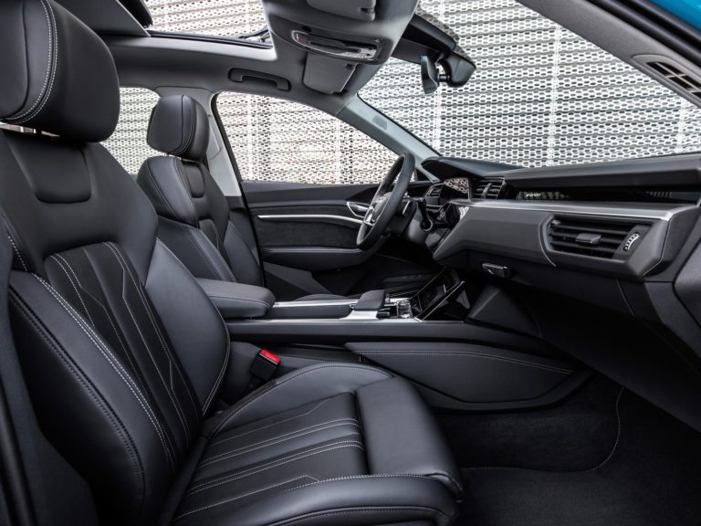 Plazas delanteras Audi e-tron 2019