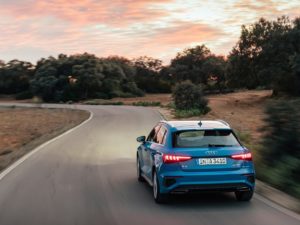 Audi A3 Sportback 2020 por la carretera
