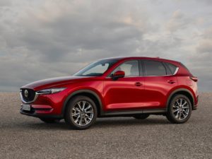 Mazda CX-5 2022 color rojo vista lateral
