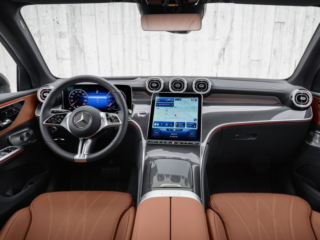 Salpicadero interior Mercedes GLC 2023