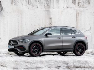 Mercedes GLA 2020 gris marron mate amg vista lateral de ladao