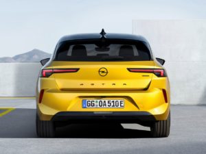 Opel Astra 2022 vista trasera por detras