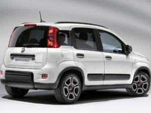 Fiat Panda 2021 de ñateral color blanco