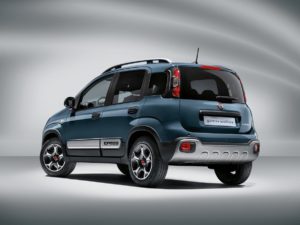 Fiat Panda 2021 vista trasera por detras y lateral